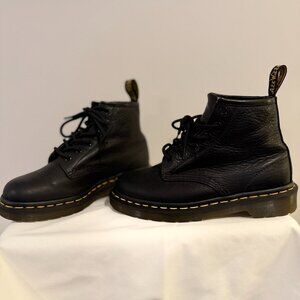 Dr Martens, woman's lace up boot